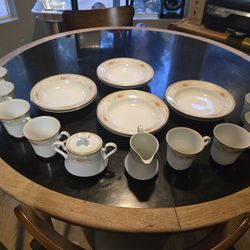 18 Piece Mikasa China Set
