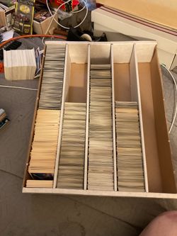 Mixed sports cards box.    Xxb