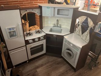 Kids kitchenette