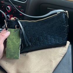 gg emblem small shoulder bag black leather solid strap