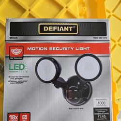Defiant Security Ligth