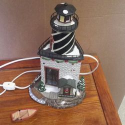 COLLECTIBLE CERAMIC LIGHT HOUSE