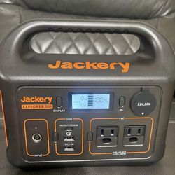Jackery Explorer 300 Solar Generator