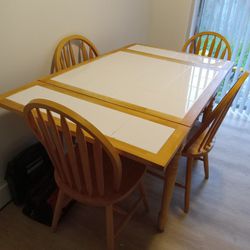 Dining Room Collapsible Table And 4 Chairs