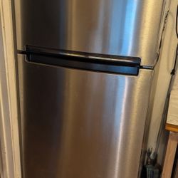 Whirlpool Refrigerator WRT518SZFM