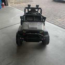 $70 OBO Kids Electric Jeep Battery Operated (Needs Battery)