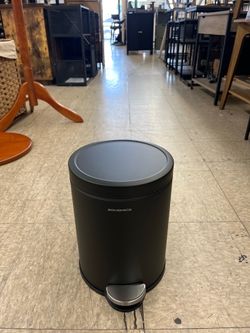 SONGMICS Small Bathroom Trash Can 1.6 Gallon (6 L) Garbage Bin w/ Lid - Black