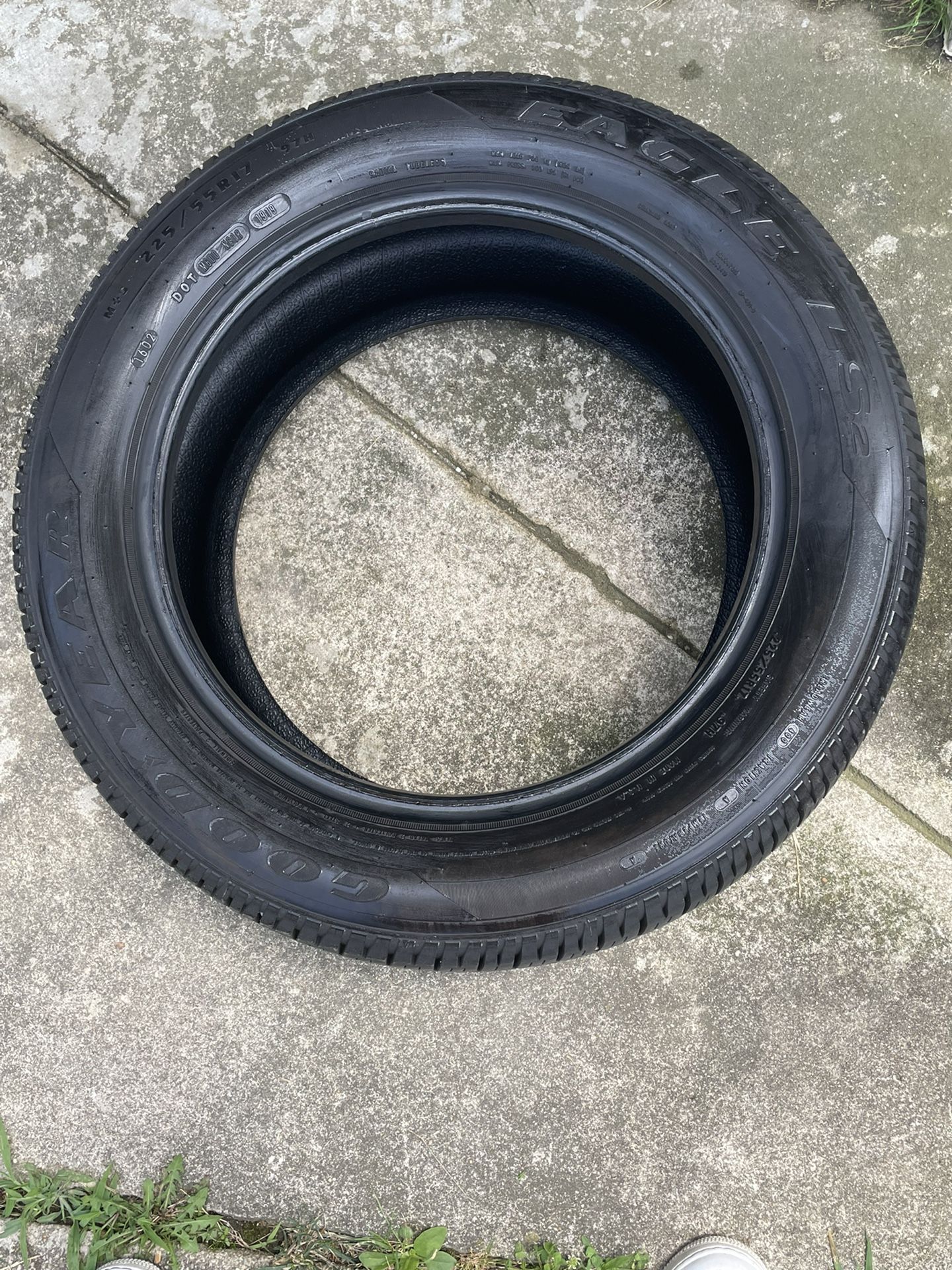 Goodyear Eagle LS2 Tire