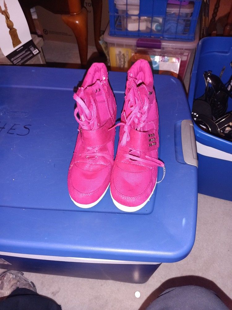 Young Lady Boot Wedges