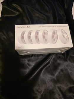 GOODCA  LCD PUCK LIGHT