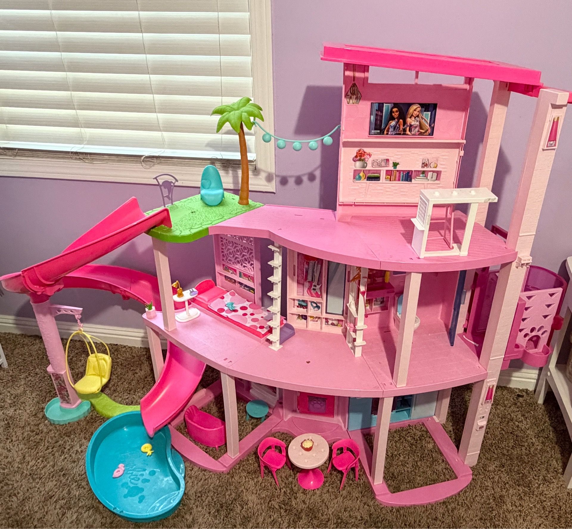 Barbie Dreamhouse Pool Party Doll House and Playset