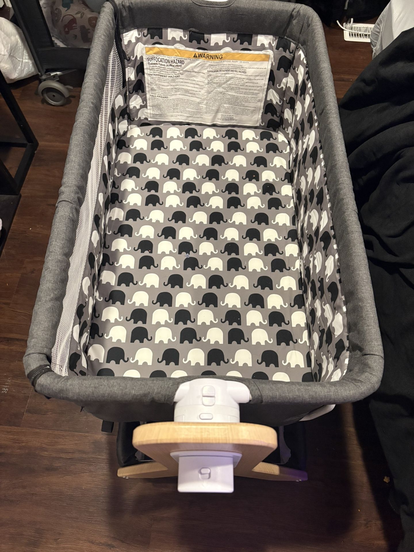 Baby Crib (FLEXIBLE) (GIVE ME BEST OFFER)