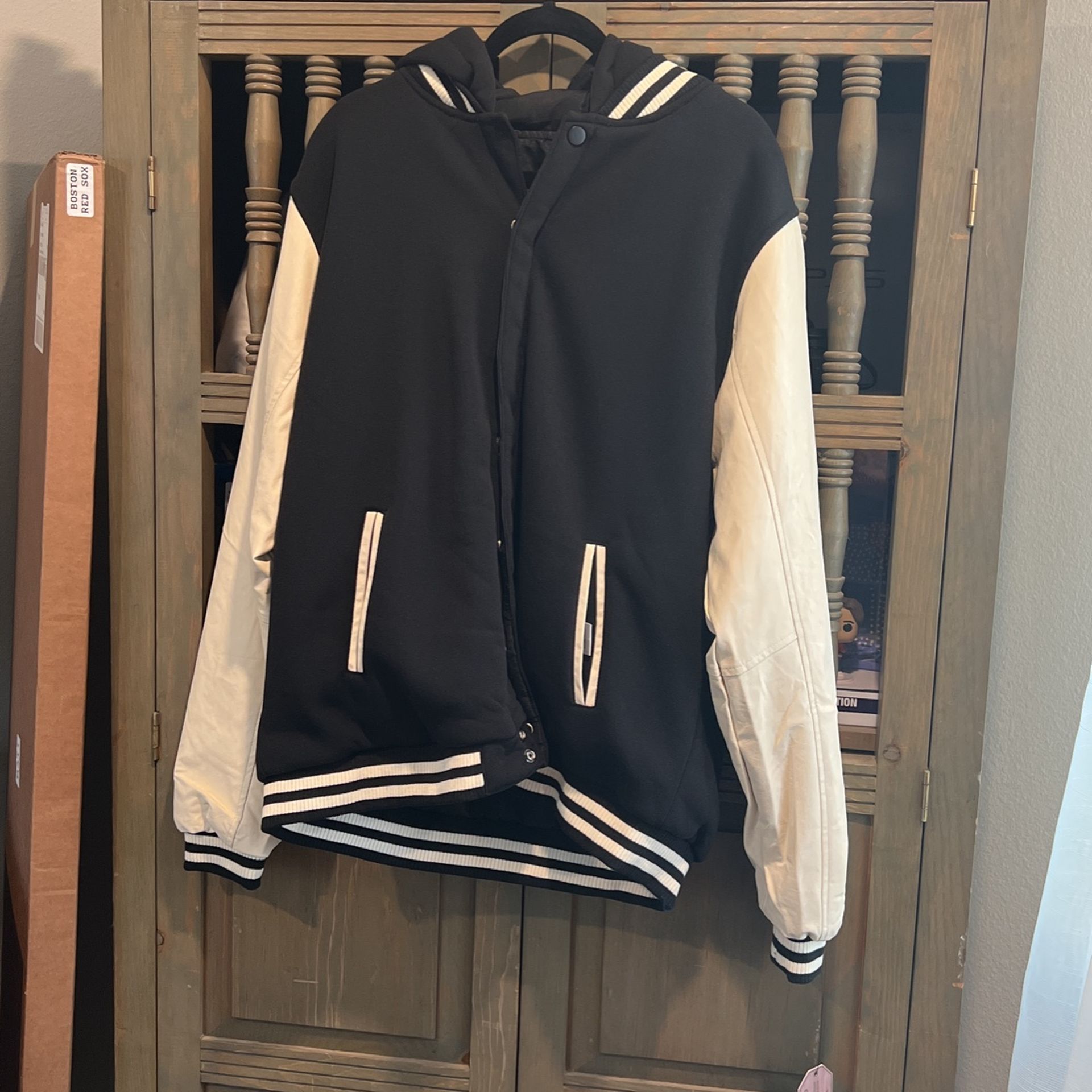 Men’s Hooded Fleece Varsity Style Jacket