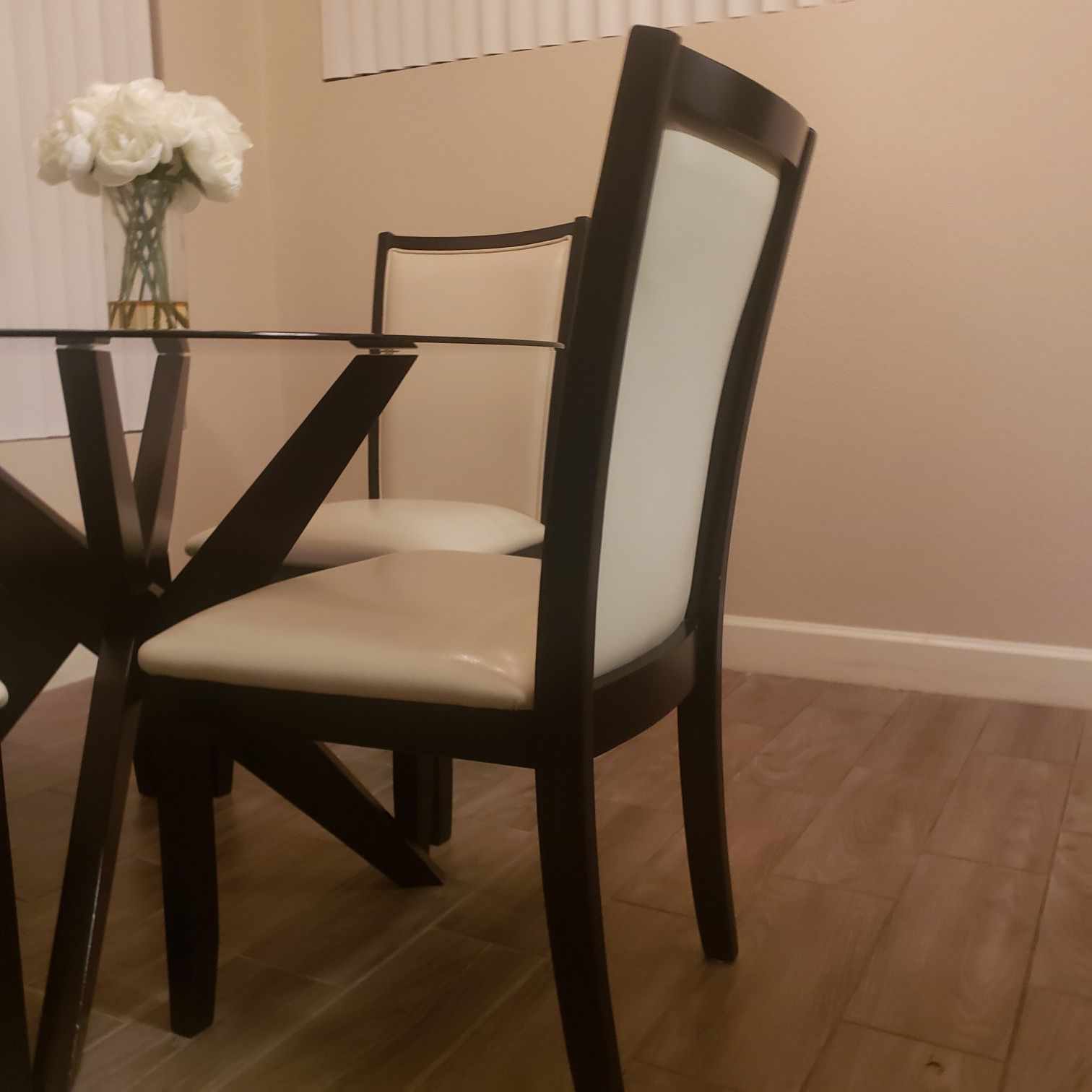 Dining table set with all 4 chairs