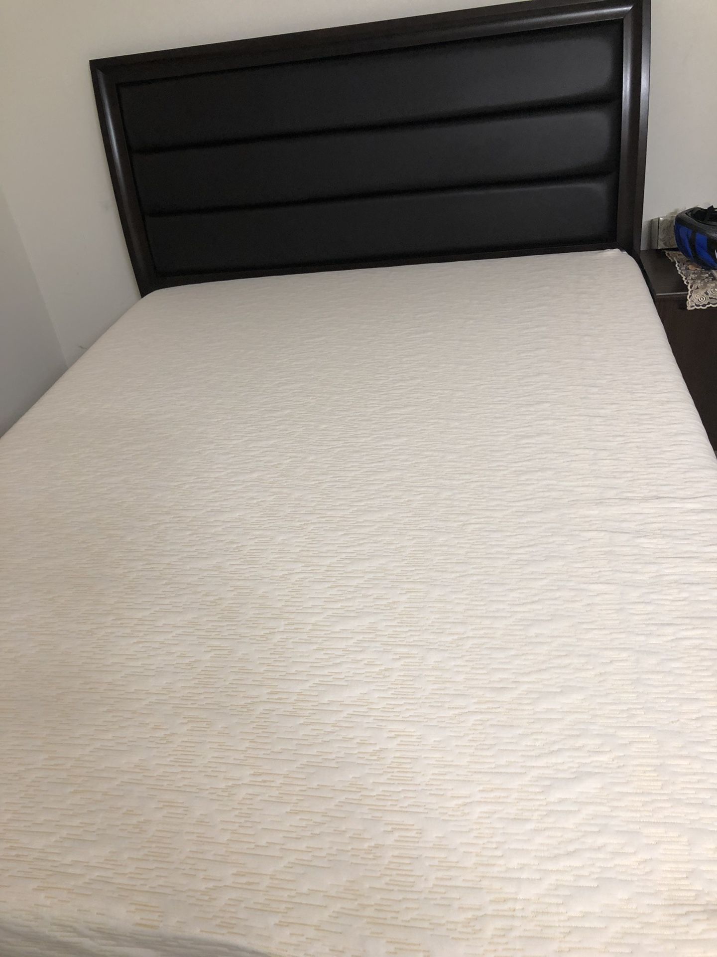 Brand new queen size memory foam mattress