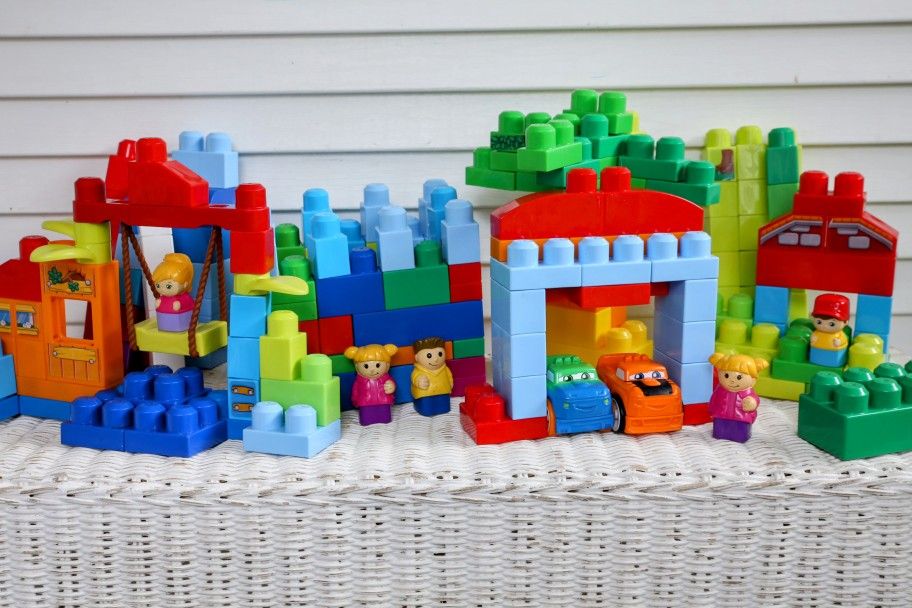 Vintage Mega Blocks / Extra Large Beginner LEGOs Building Set #3 - Treehouse With People and Swing and Interchangeable Cars
