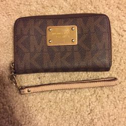 Michael Kors wristlet