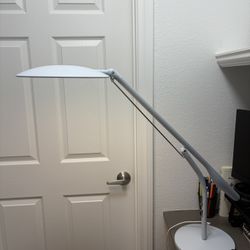 Cricut Bright 360 Ultimate LED Table Lamp - Like New!