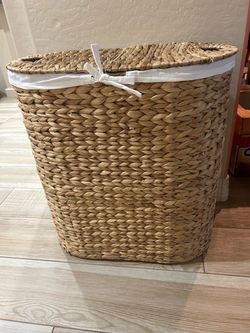 Seville Handwoven Water Hyacinth Laundry Hamper w/ Removable Washable Liners Brand New