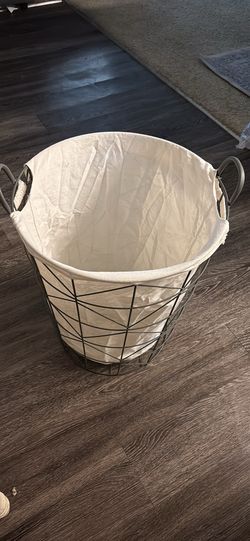 Metal Wire Laundry Hamper with Removable Fabric Liner