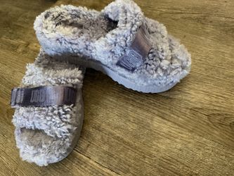 UGG Fluffy Slide Slippers