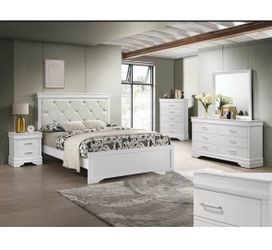 4- Pc Bedroom set Dresser,Mirror  Nightstand (1) Queen size bed frame  Not including Mattress and Box Sp