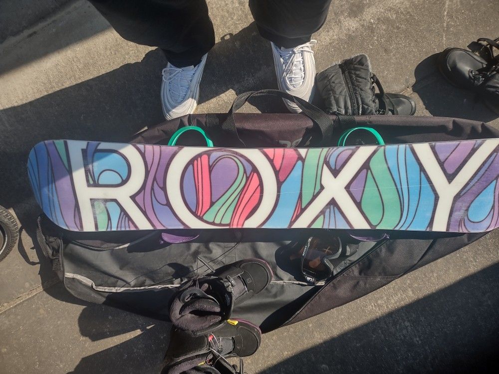 Roxy Snowboard And Boots And Bindings