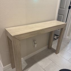 Entry way table
