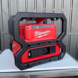 Milwaukee M18 18V Lithium-Ion Cordless 3600-Watt/1800-Watt Battery Powered Power Supply