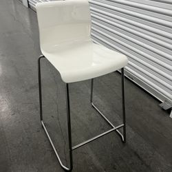 White Bar Stools (6)