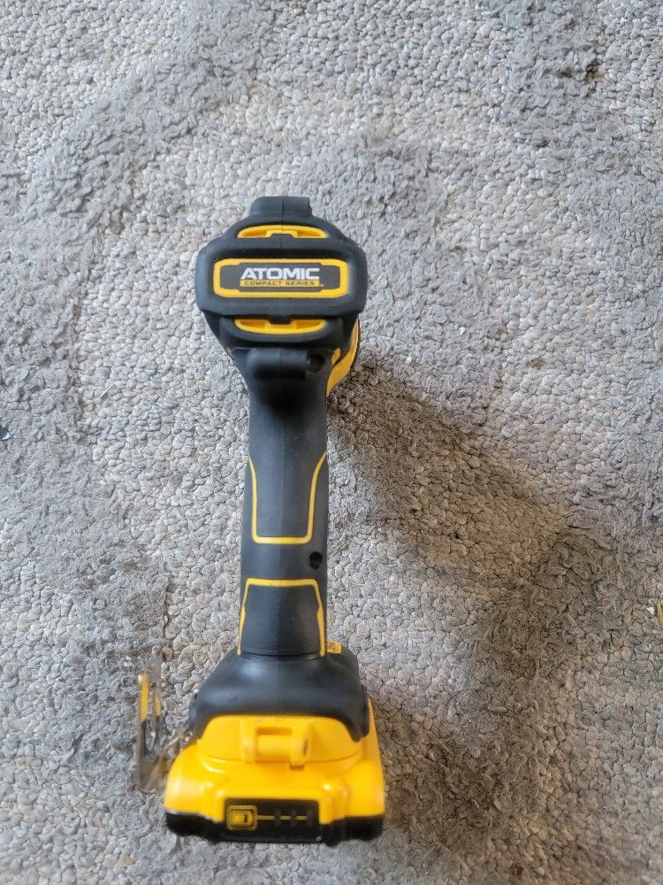 De Walt Atomic Impact Drill