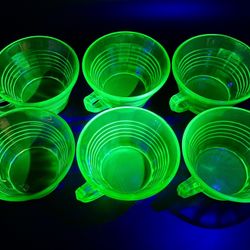 Set of 6 Vintage Circle Anchor Hocking Green Uranium Glass Tea Cups