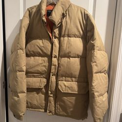 American Eagle Outfitters Camel Puffer Jacket Size M (Small tear on sleeve)