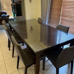 Glass Top Dinning Room Set And Chairs 