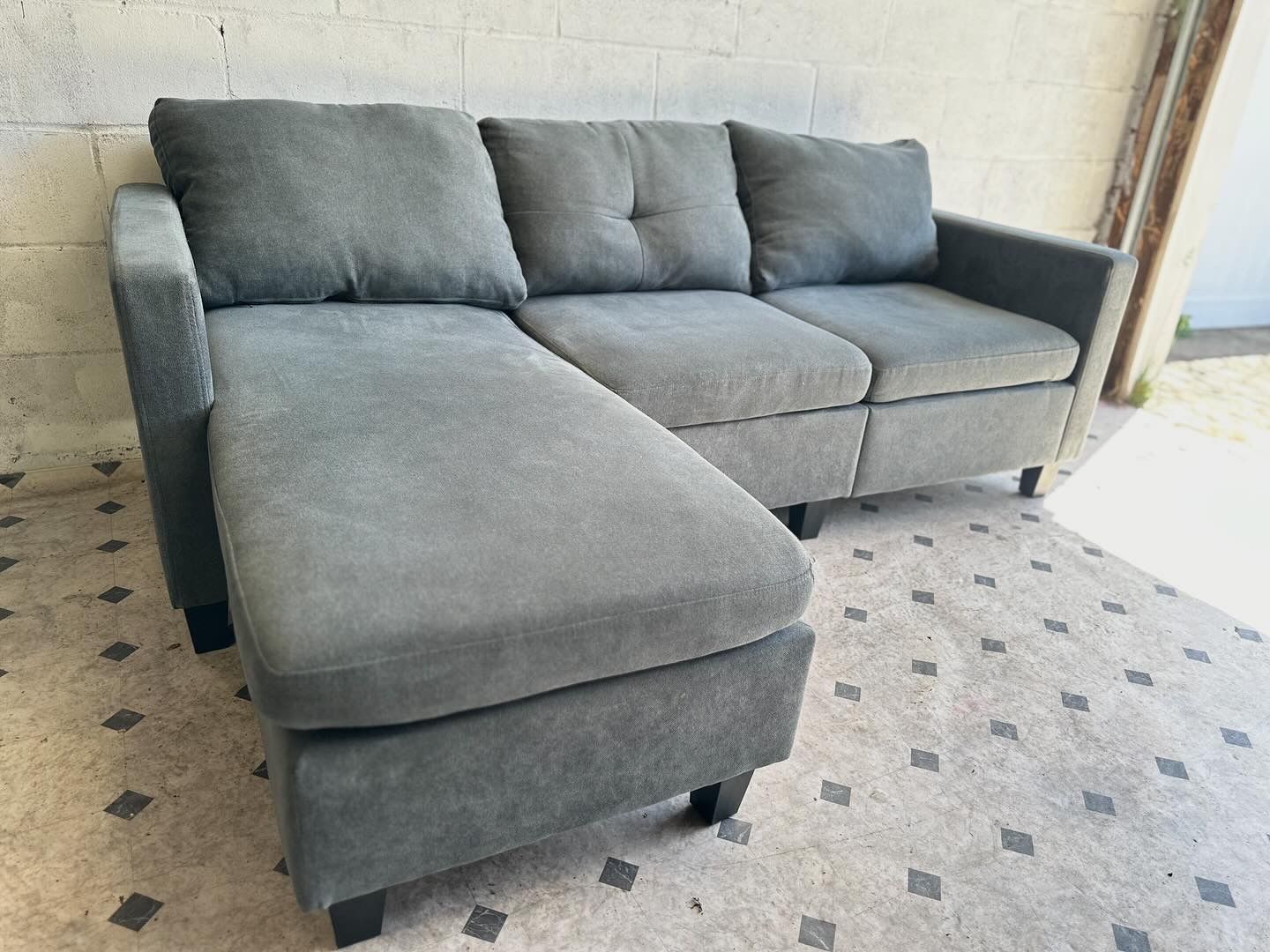 MODERN GRAY SECTIONAL SOFA / FREE DELIVERY INCLUDED! / PICK UP OPTION!