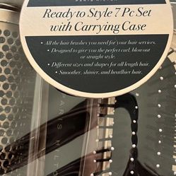 It’s A Beautiful Set Of 7 Pieces Of brushes, their brand new It’s Good As Christmas gift for someone