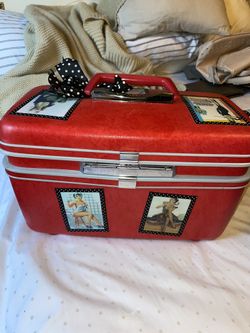 Vintage Train Case/ Make Up Case 