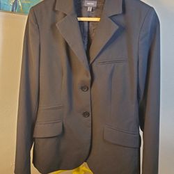 Mexx Two Button Blazer Women's Size 6 Black
pit to pit 17"
shoulder 15"
length 26"
sleeves length 24"
Net weight 15.1oz