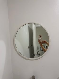 18x18” white mirror/ Espejo blanco de 18 pulgadas
