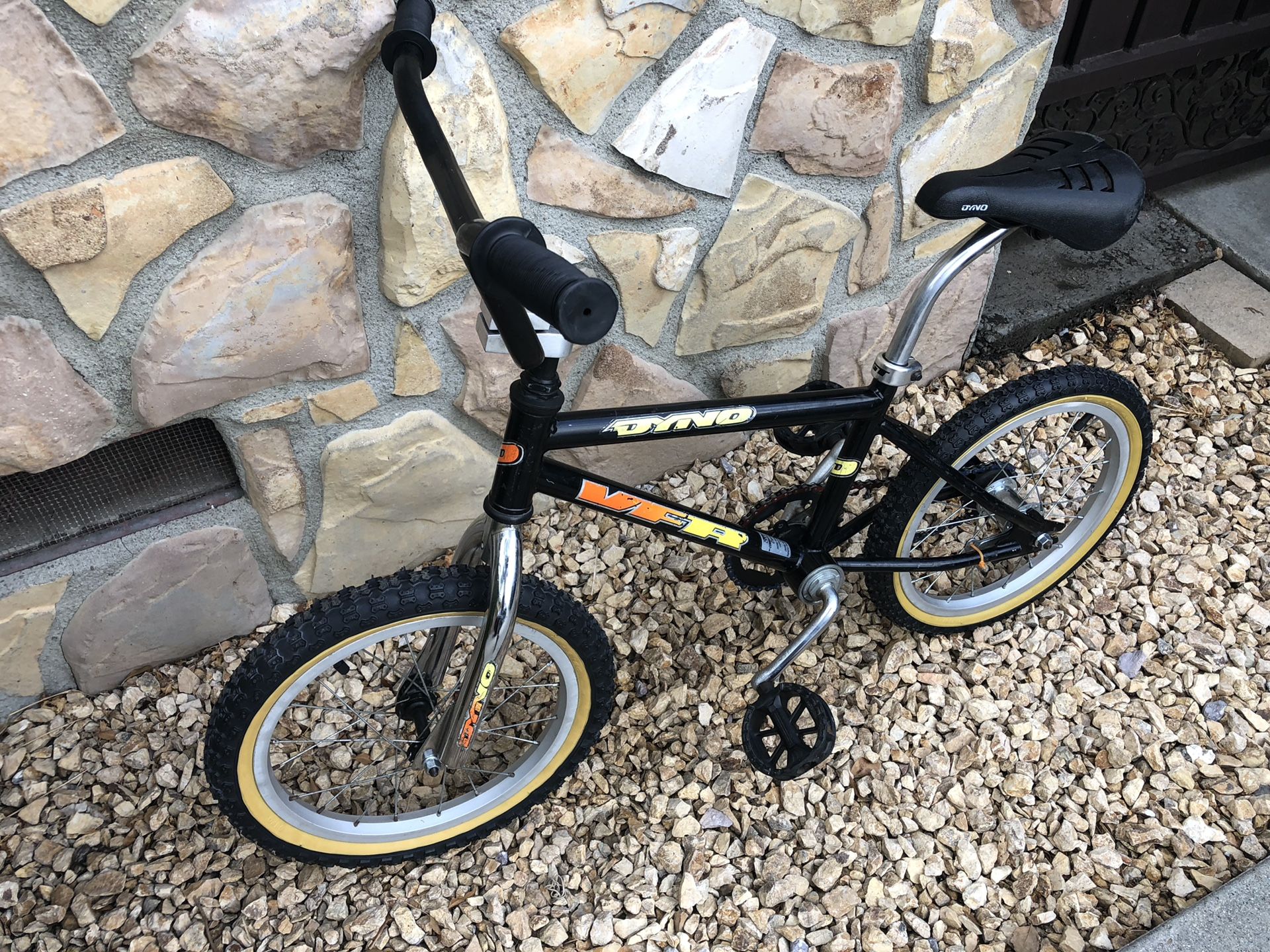 Early BMR JR 90s Dyno with Dinky handle bars and seat. This pit bike has great parts all from the early 90s. Great for collectors, kids, and young ad