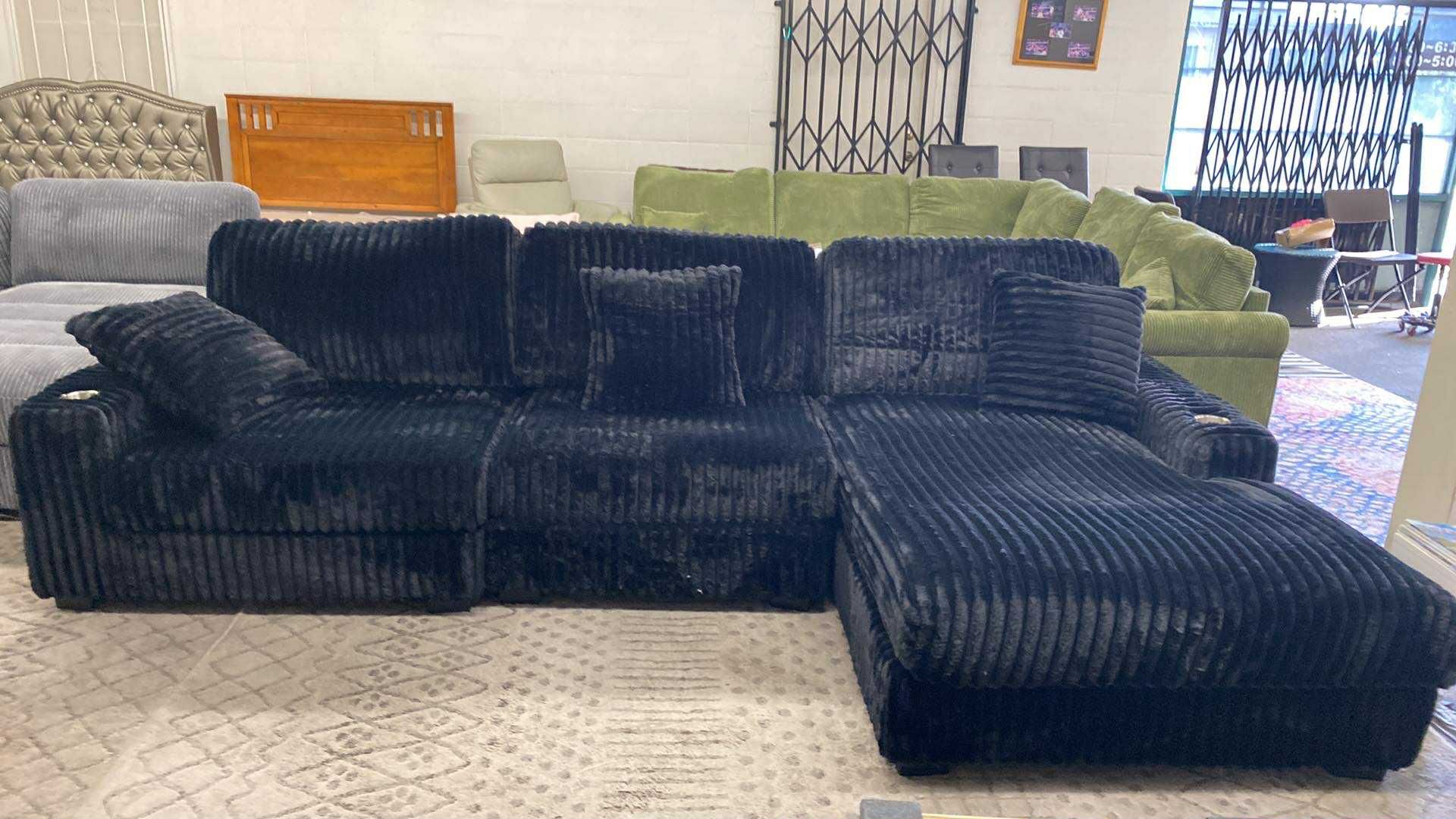 New 3 Piece Modular Sectional Couch! Includes Free Delivery 🚚!