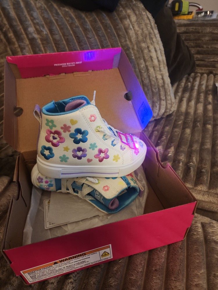 Size 9T Girl's Twinkle Toes Light-up Shoes