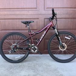 GT AVALANCHE 3.0 MOUNTAIN BIKE 26”