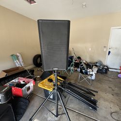 QSC POWERED AND STAND 