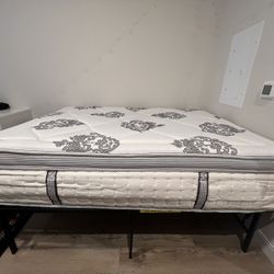Full Size Mattress w/High Frame & 4 Tempur-pedic Pillows 