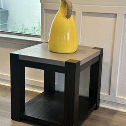 Mesa Moderna Decorativa (modern accent End Table)