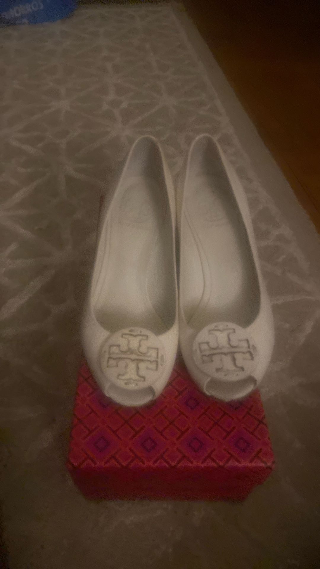 White Tory Burch, size 5 woman