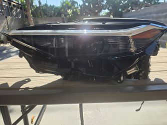 2023-2025 Toyota bZ4X headlamp mint condition  oem
