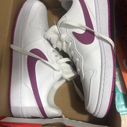 Nike White/hot Fuchsia 7 Youth