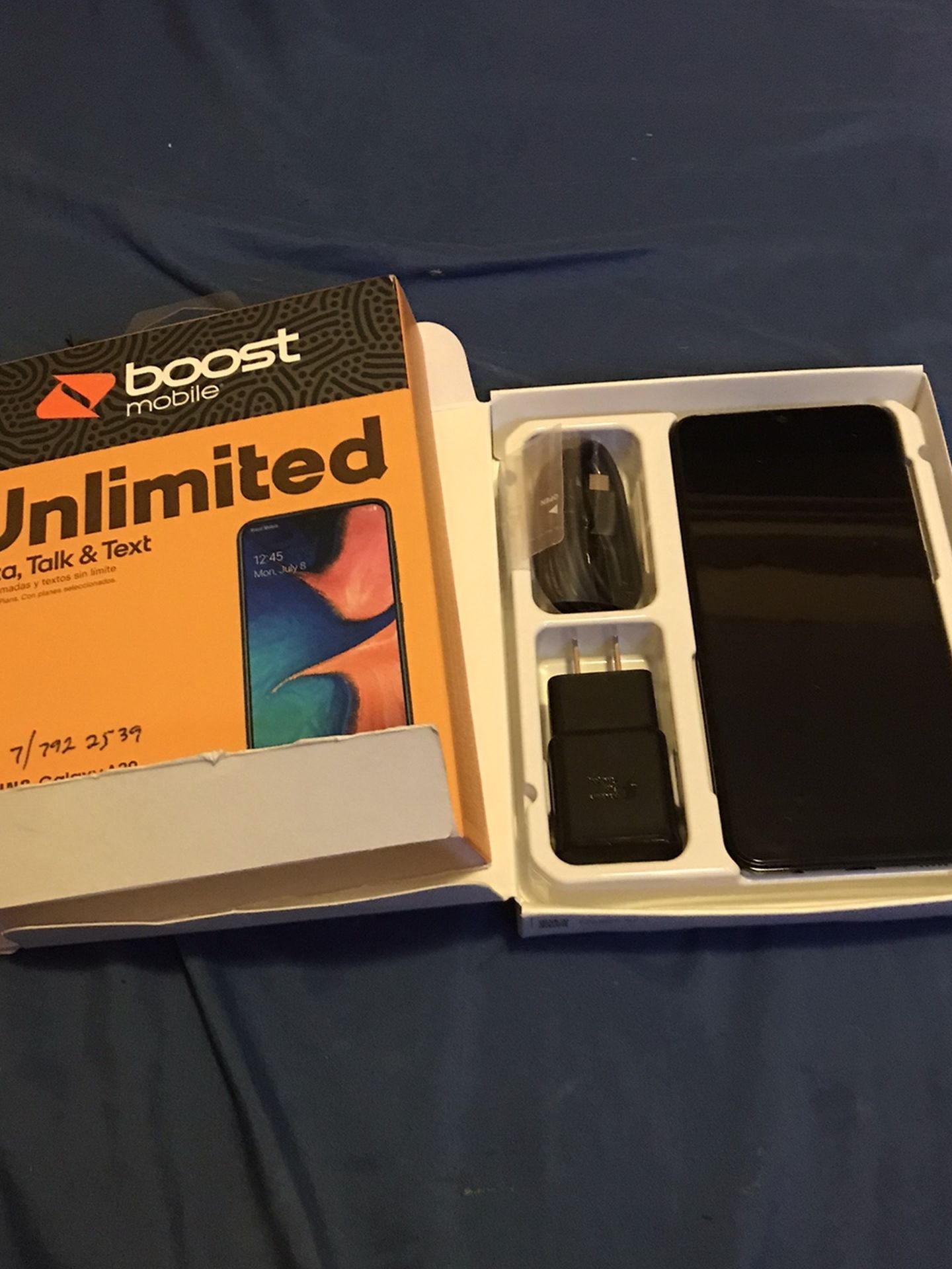 Samsung A20 .32 Gb " Boostmobile'